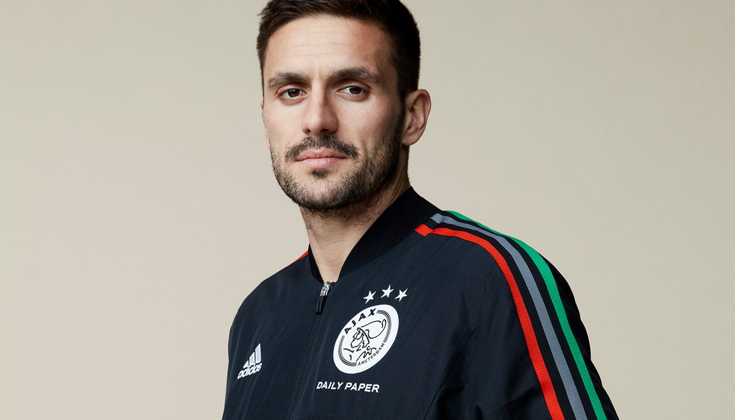 赛况紧张且 赛况紧张且