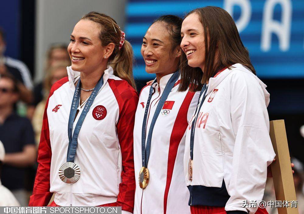 待她能捧起 待她能捧起